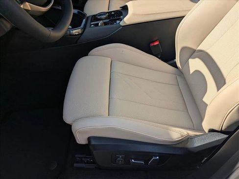 Used 2025 BMW X3 xDrive30i w/ Premium Package image 4