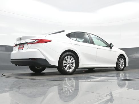 Used 2025 Toyota Camry LE FWD image 32