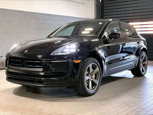 Certified 2023 Porsche Macan image 1