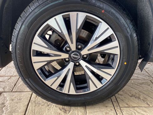 Certified 2023 Nissan Rogue SV w/ SV Premium B Package AWD/4WD image 11