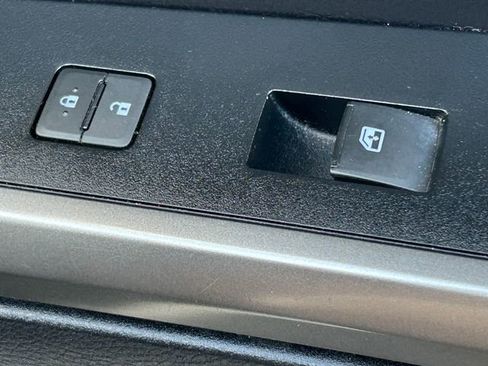 Used 2019 Toyota Tacoma SR5 AWD/4WD image 30