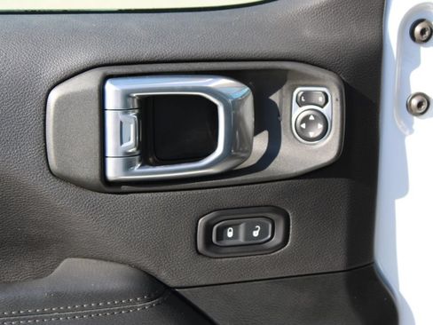 Used 2021 Jeep Wrangler Unlimited Sahara AWD/4WD image 29