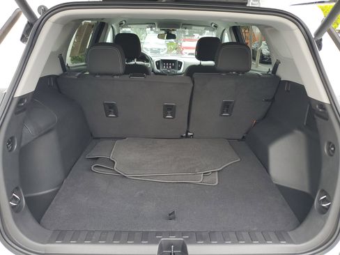 Used 2023 GMC Terrain SLE w/ Driver Convenience Package image 10