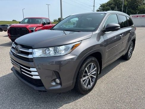 Used 2018 Toyota Highlander XLE AWD/4WD image 5