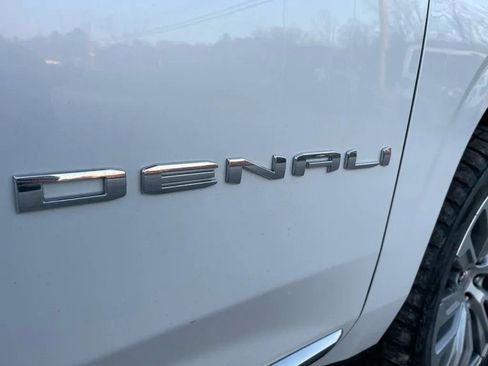 Used 2021 GMC Yukon XL Denali w/ Denali Premium Package image 11