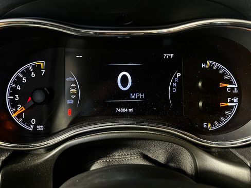 Used 2020 Jeep Grand Cherokee Laredo RWD image 10