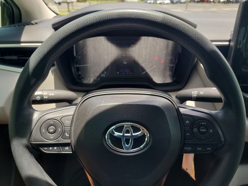 Used 2025 Toyota Corolla LE FWD image 27