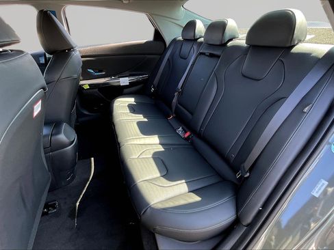 New 2026 Hyundai Elantra Limited FWD image 18