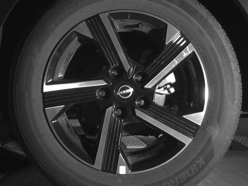 Used 2025 Nissan Sentra SV FWD image 14