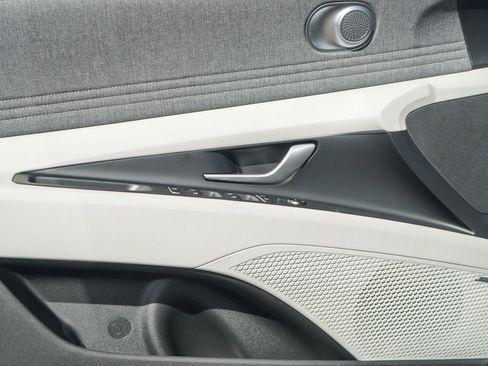 New 2026 Hyundai Elantra Limited image 15