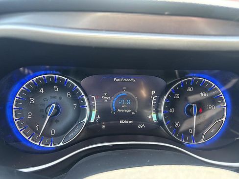 Used 2025 Chrysler Pacifica Select FWD image 18