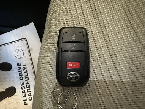 Used 2024 Toyota Corolla Cross LE FWD image 17