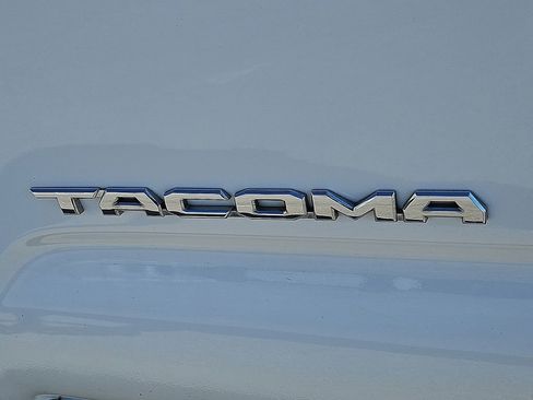 Used 2017 Toyota Tacoma SR5 image 14