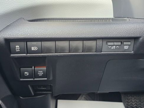 Used 2026 Toyota Sienna LE image 52