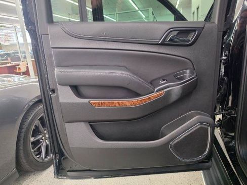 Used 2019 Chevrolet Suburban Premier AWD/4WD image 36