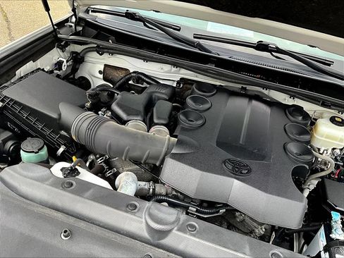 Used 2019 Toyota 4Runner Limited AWD/4WD image 32