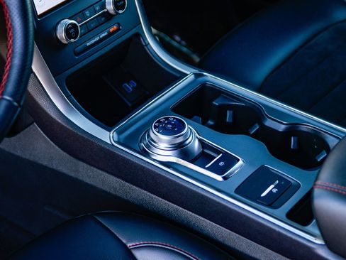 Used 2022 Ford Edge ST-Line image 19