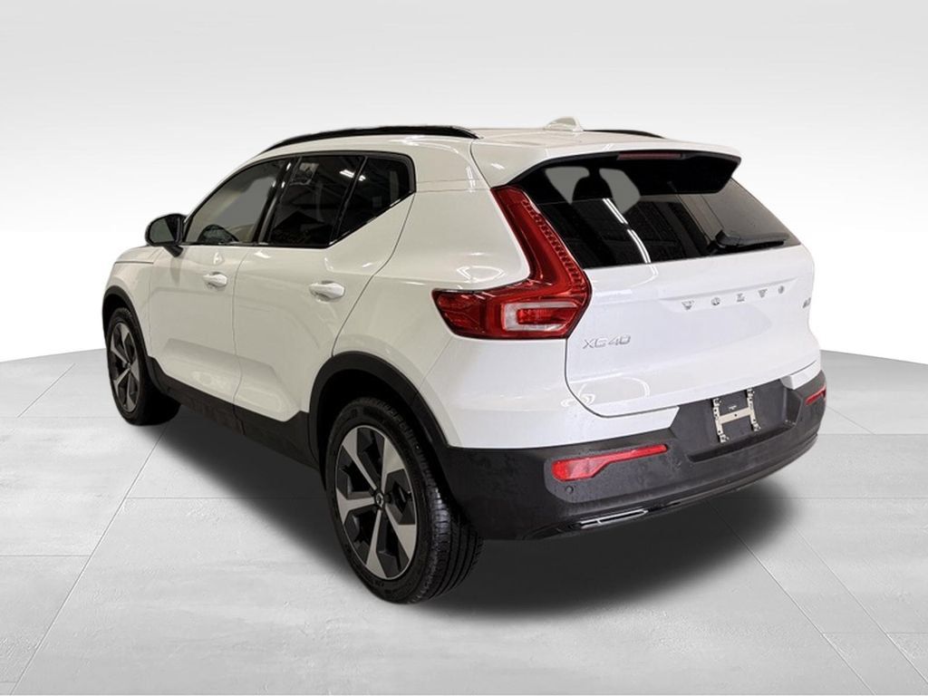 Used 2026 Volvo XC40 B5 Plus AWD/4WD image 3
