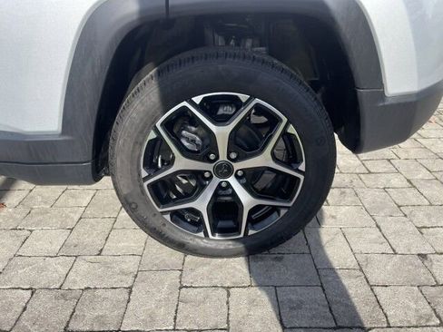 Used 2025 Jeep Compass Limited w/ Sun & Sound Group image 34