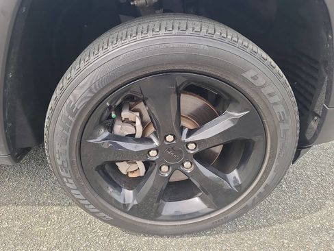 Used 2023 Jeep Grand Cherokee L Laredo image 10