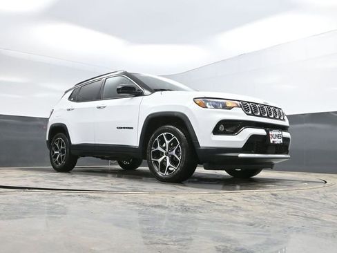 Used 2025 Jeep Compass Limited image 45
