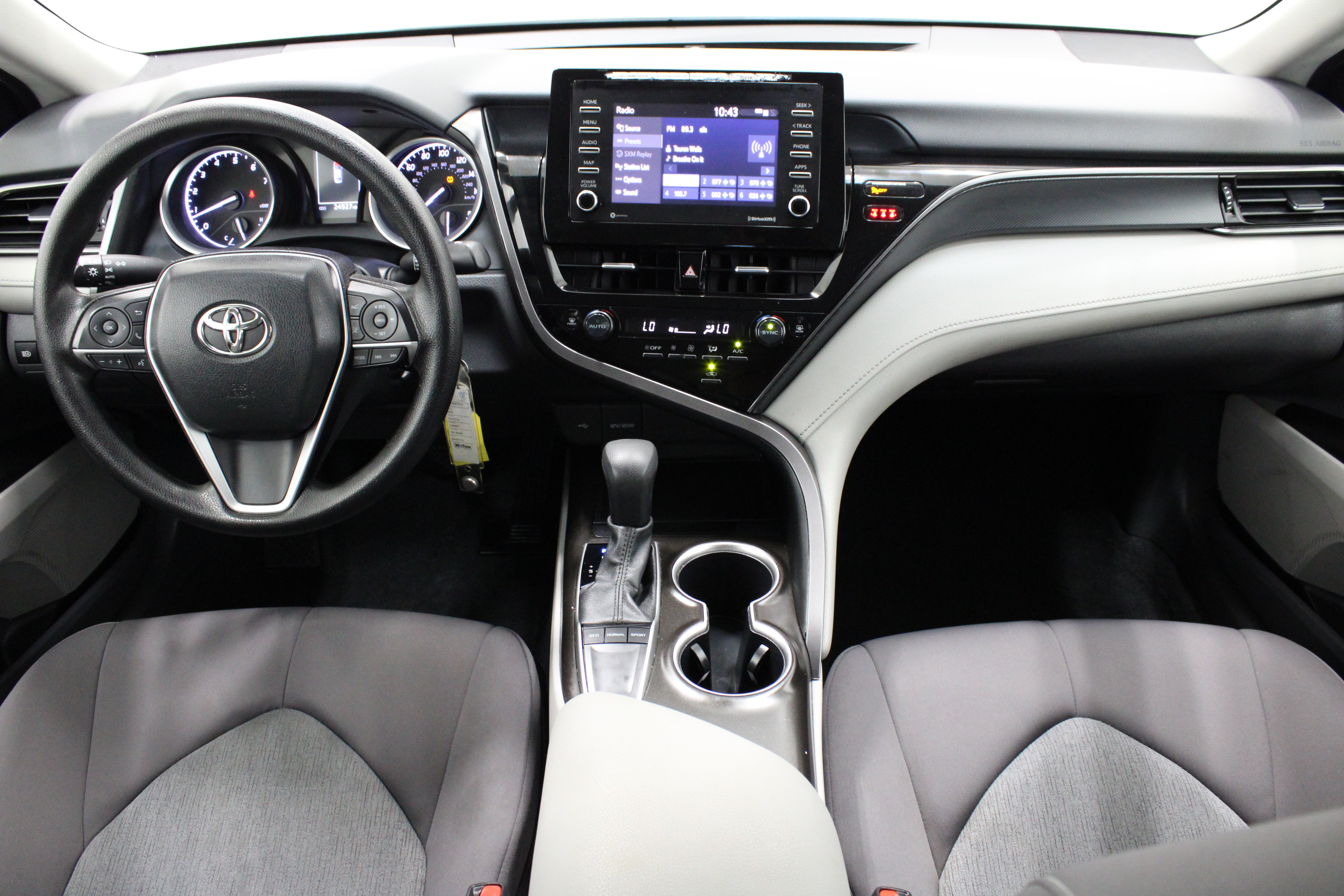 Used 2024 Toyota Camry LE FWD image 27