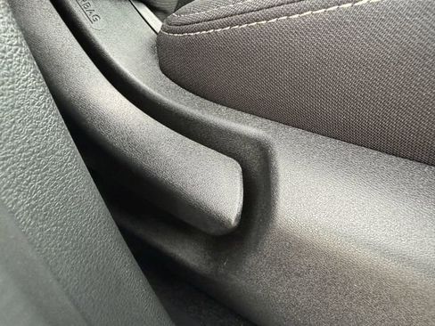 Used 2025 Nissan Rogue SV FWD image 27