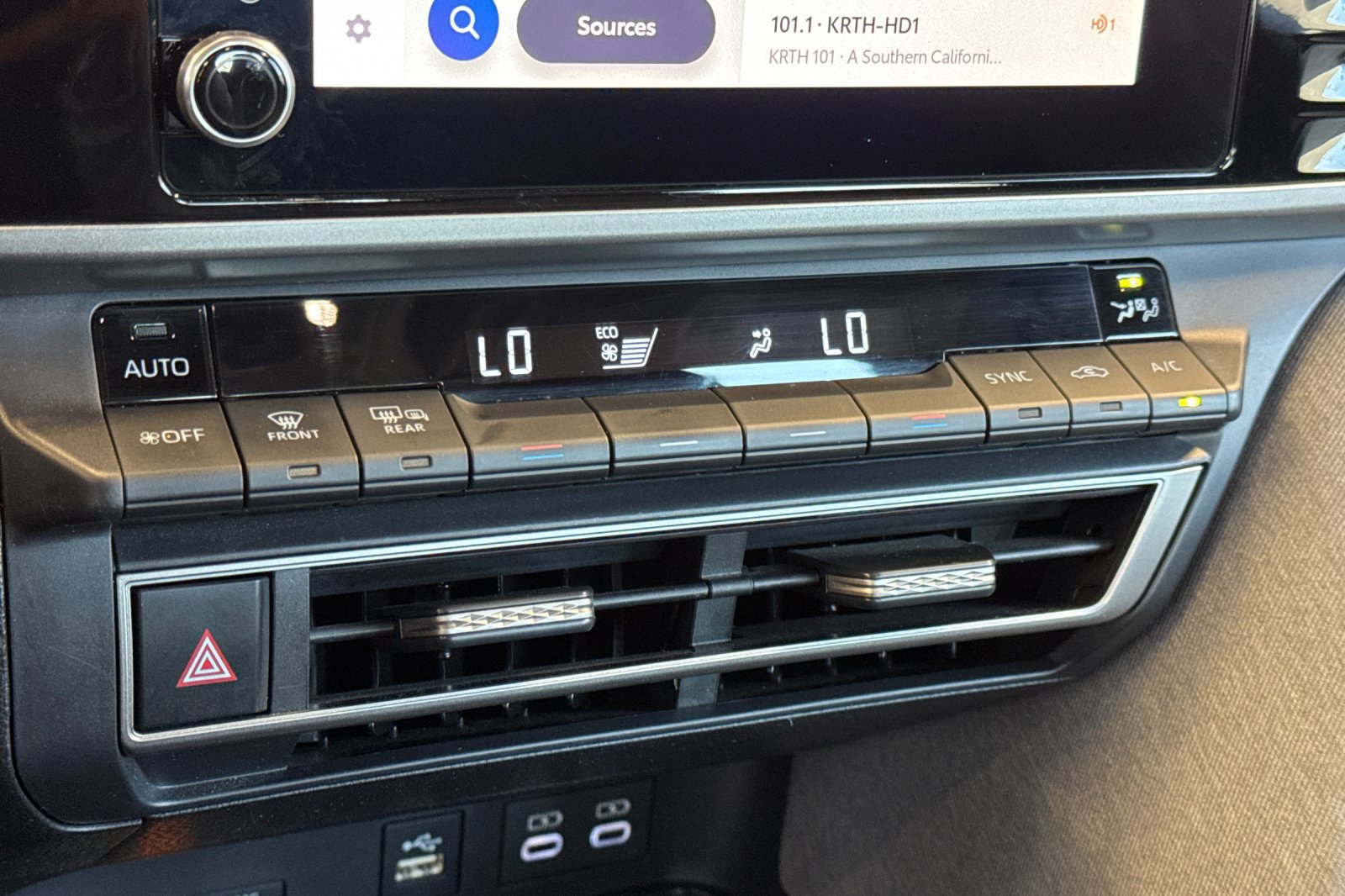 Used 2025 Toyota Camry LE FWD image 25