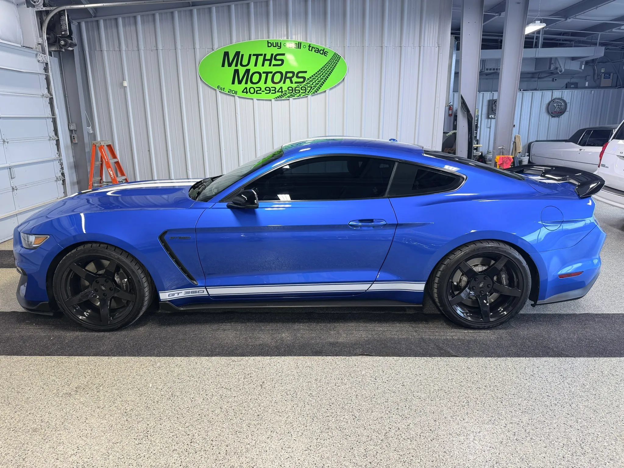 Used 2019 Ford Mustang Shelby GT350 w/ Technology Package RWD image 8