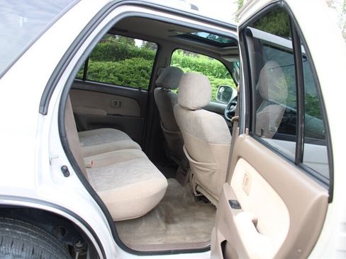 Used 2000 Toyota 4Runner SR5 AWD/4WD image 6