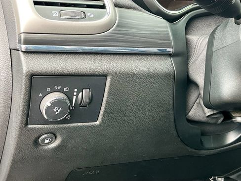 Used 2021 Jeep Grand Cherokee Limited RWD image 10
