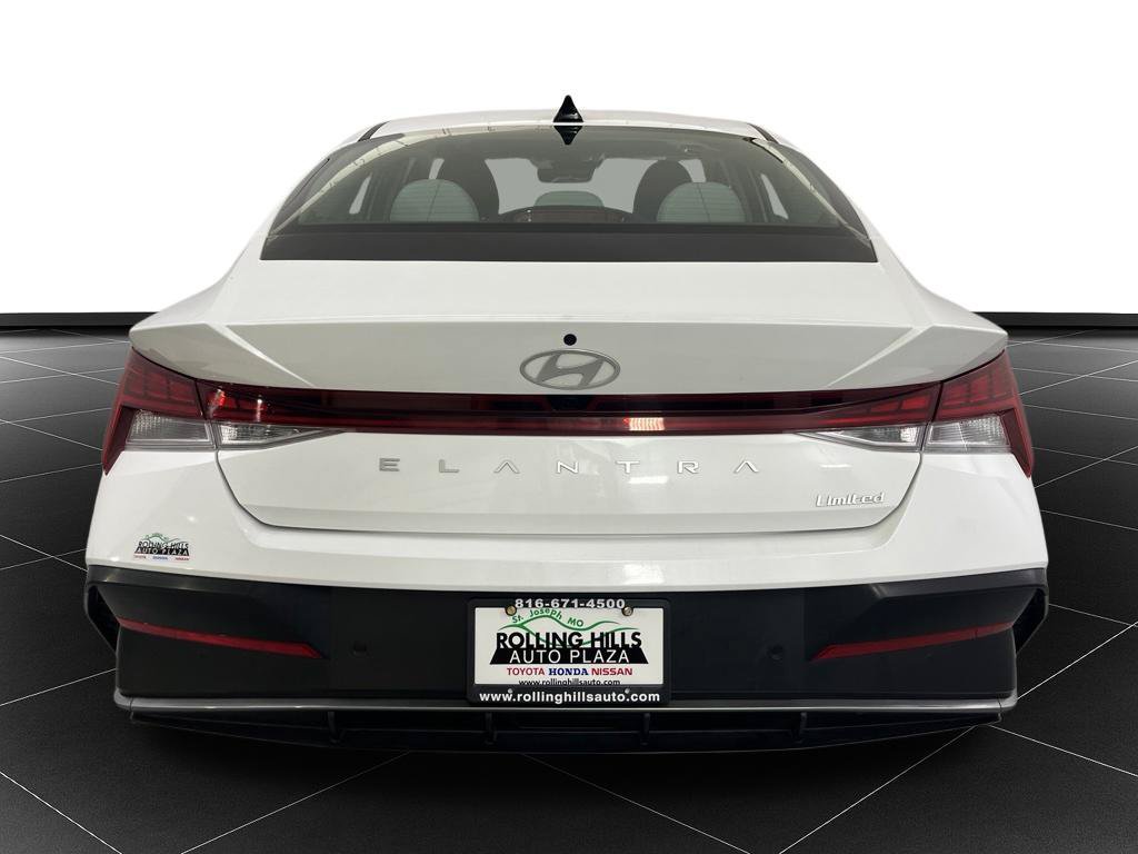 Used 2024 Hyundai Elantra Limited FWD image 4