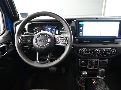 Used 2024 Jeep Wrangler Unlimited w/ Convenience Group AWD/4WD image 12
