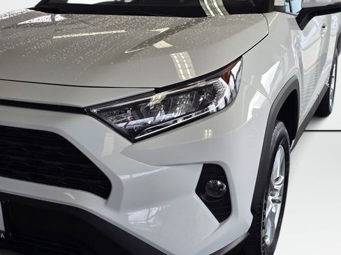 Certified 2021 Toyota RAV4 XLE w/ Convenience Package AWD/4WD image 10