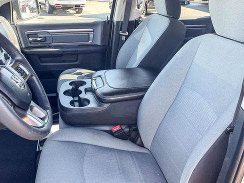 Used 2022 RAM 1500 Classic SLT image 9