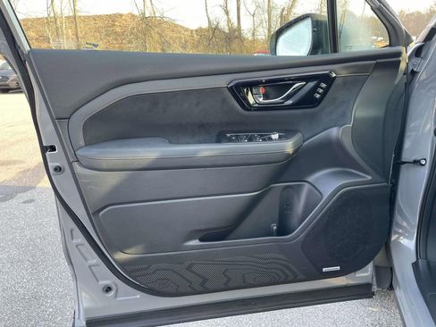 Used 2026 Subaru Forester Touring image 5