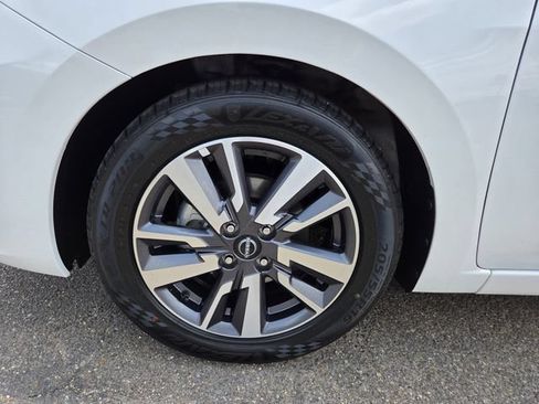 Used 2023 Nissan Versa SV FWD image 23
