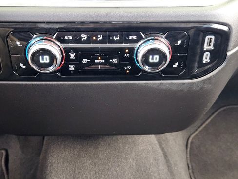 Certified 2025 GMC Sierra 1500 SLT RWD image 19