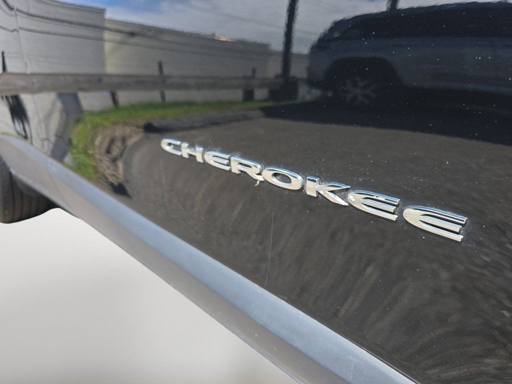 Certified 2018 Jeep Cherokee Limited AWD/4WD image 10