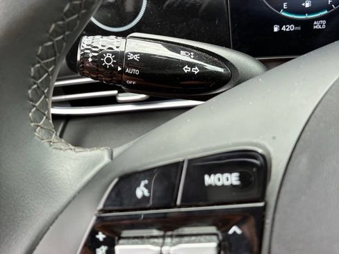 Used 2025 Hyundai Elantra Limited FWD image 30