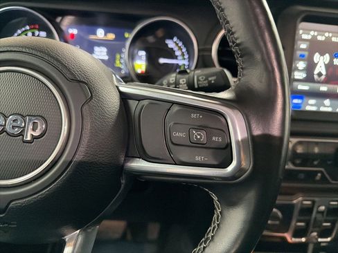 Used 2022 Jeep Wrangler Unlimited Sahara w/ Cold Weather Group image 18