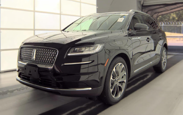 Used 2022 Lincoln Nautilus Reserve AWD/4WD image 1