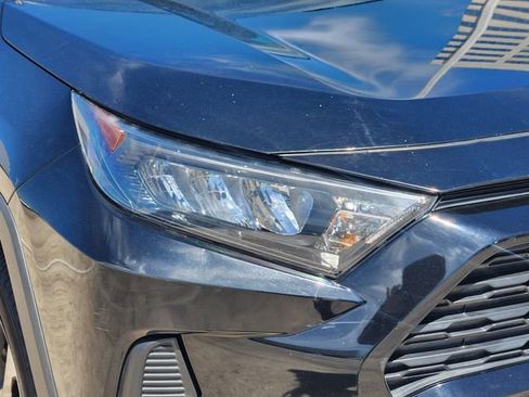 Used 2021 Toyota RAV4 LE image 9