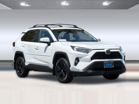 Used 2021 Toyota RAV4 XLE w/ Convenience Package FWD image 7