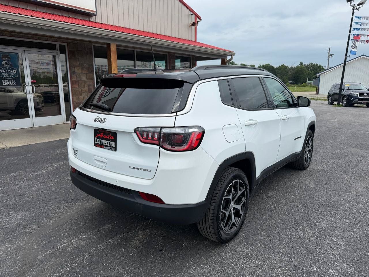 Used 2024 Jeep Compass Limited AWD/4WD image 4