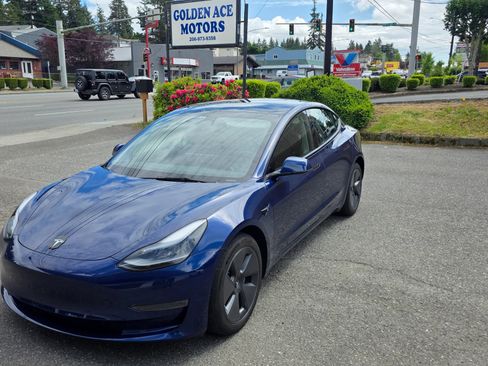 Used 2023 Tesla Model 3 Standard Range RWD image 1