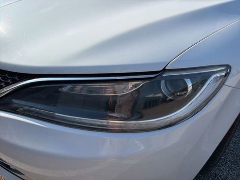Used 2015 Chrysler 200 Limited FWD image 8