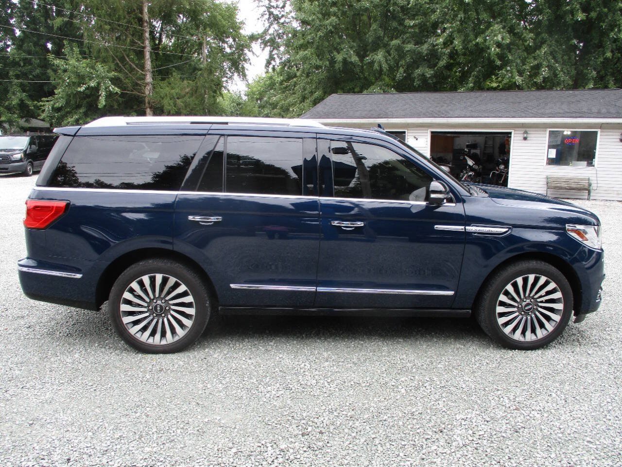 Used 2018 Lincoln Navigator Reserve w/ Technology Package AWD/4WD image 6