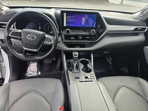 Used 2023 Toyota Highlander Platinum image 26