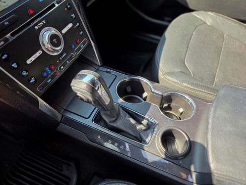 Used 2018 Ford Explorer Limited image 16